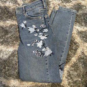 TOPSHOP FLORAL EMBROIDERED SKINNY JEANS